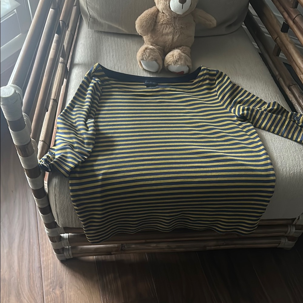 Striped 3/4 sleeve top with beautiful buttons at sleeve